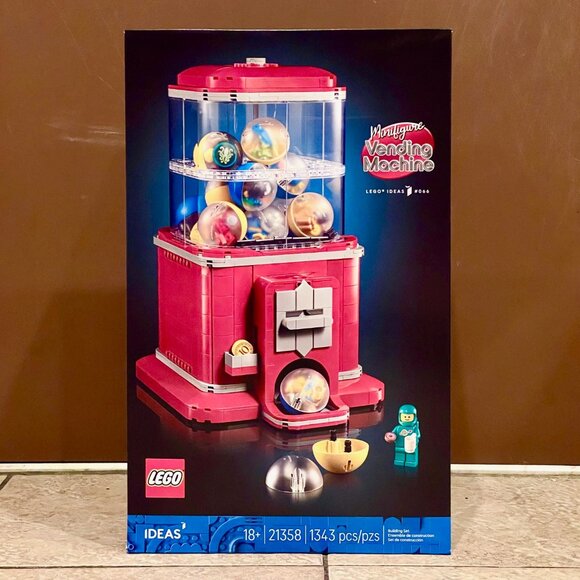 New LEGO 21358 Minifigure Vending Machine Sealed NIB in Hand